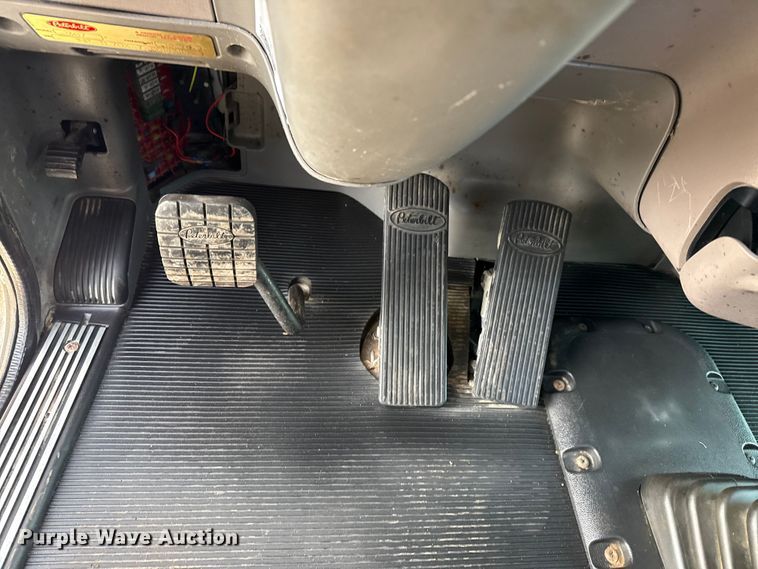 image for item EG1907 2012 Peterbilt 367 crane truck