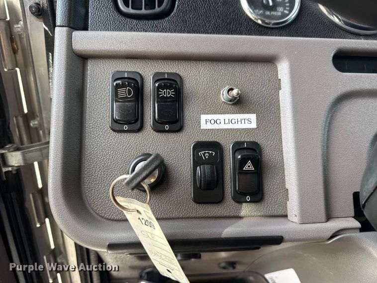 image for item EG1907 2012 Peterbilt 367 crane truck