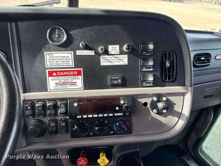 image for item EG1907 2012 Peterbilt 367 crane truck