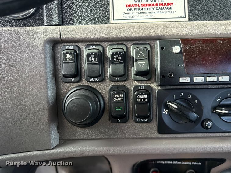 image for item EG1907 2012 Peterbilt 367 crane truck