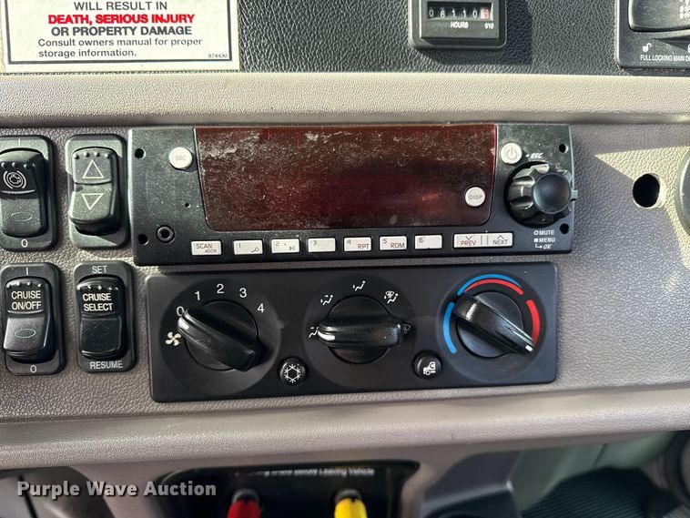 image for item EG1907 2012 Peterbilt 367 crane truck