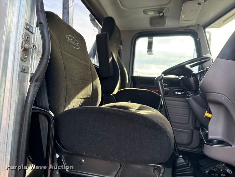 image for item EG1907 2012 Peterbilt 367 crane truck