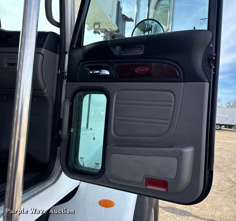 image for item EG1907 2012 Peterbilt 367 crane truck