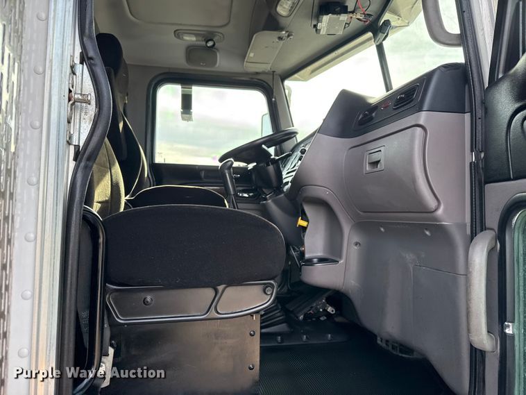 image for item EG1907 2012 Peterbilt 367 crane truck