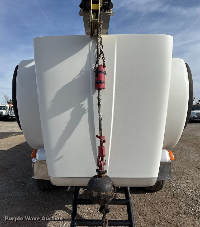 image for item EG1907 2012 Peterbilt 367 crane truck