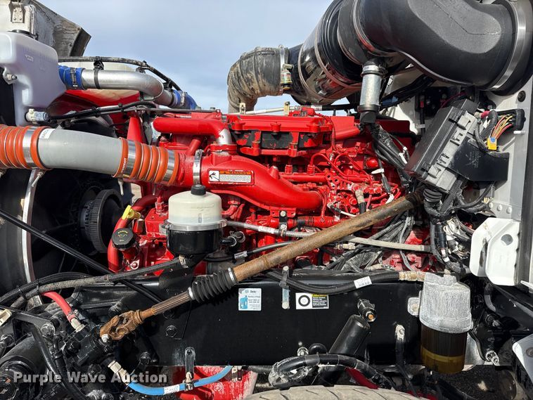 image for item EG1907 2012 Peterbilt 367 crane truck