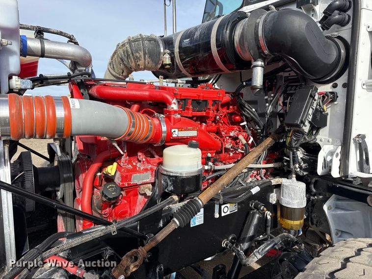 image for item EG1907 2012 Peterbilt 367 crane truck