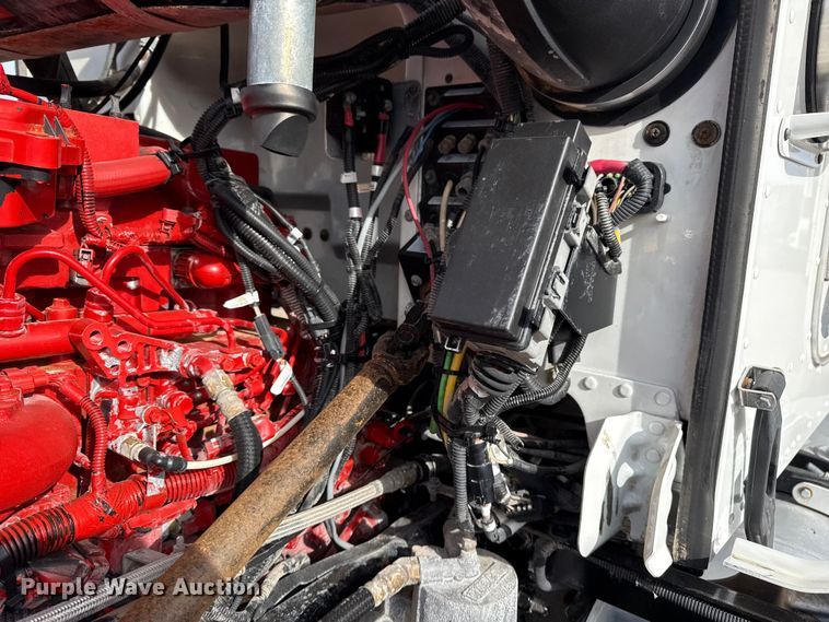 image for item EG1907 2012 Peterbilt 367 crane truck