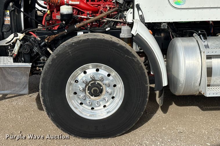 image for item EG1907 2012 Peterbilt 367 crane truck