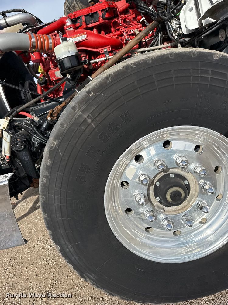 image for item EG1907 2012 Peterbilt 367 crane truck