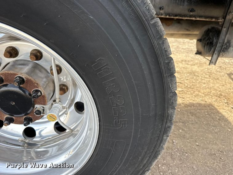 image for item EG1907 2012 Peterbilt 367 crane truck