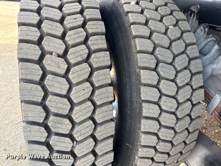 image for item EG1907 2012 Peterbilt 367 crane truck