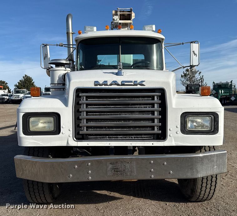 image for item EG1908 2003 Mack RD crane truck