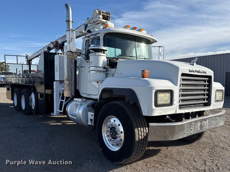 image for item EG1908 2003 Mack RD crane truck