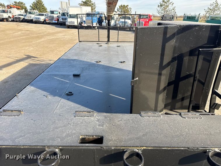 image for item EG1908 2003 Mack RD crane truck