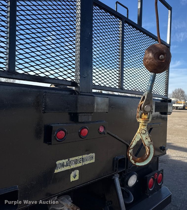 image for item EG1908 2003 Mack RD crane truck