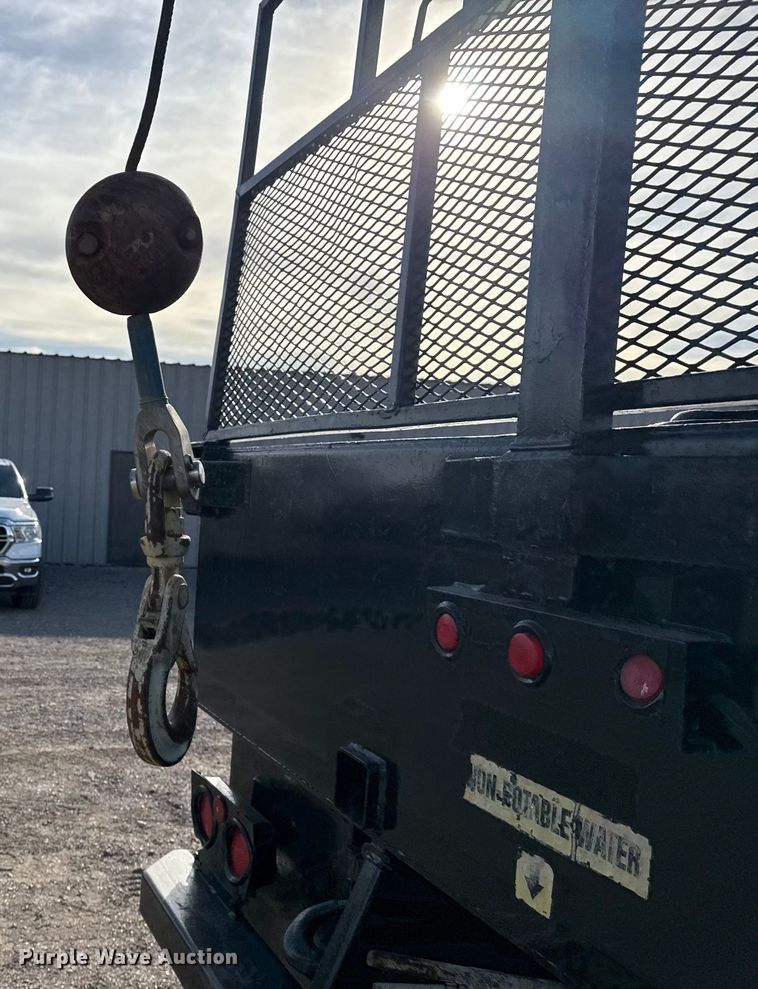 image for item EG1908 2003 Mack RD crane truck