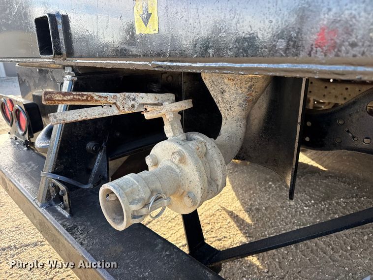 image for item EG1908 2003 Mack RD crane truck