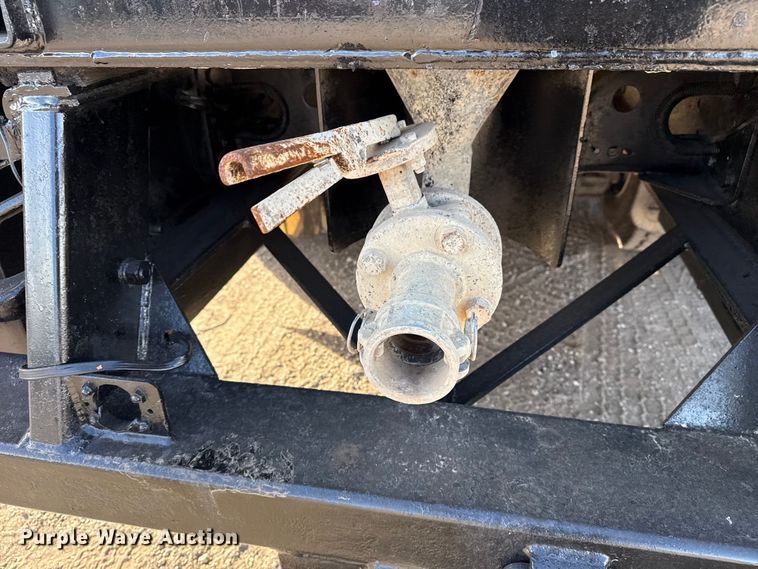 image for item EG1908 2003 Mack RD crane truck