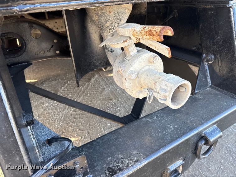 image for item EG1908 2003 Mack RD crane truck