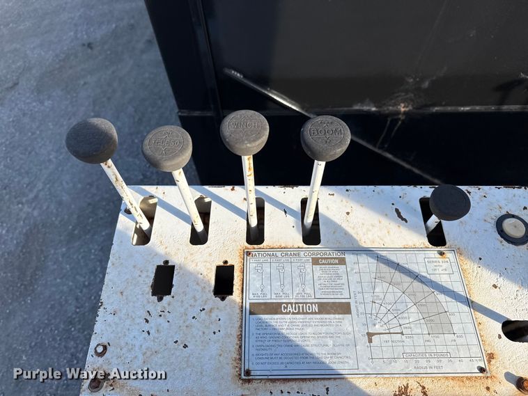 image for item EG1908 2003 Mack RD crane truck