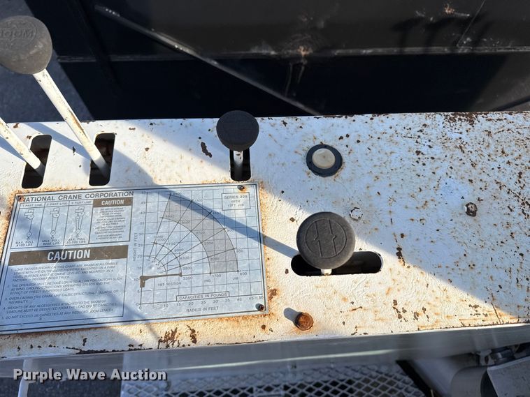 image for item EG1908 2003 Mack RD crane truck