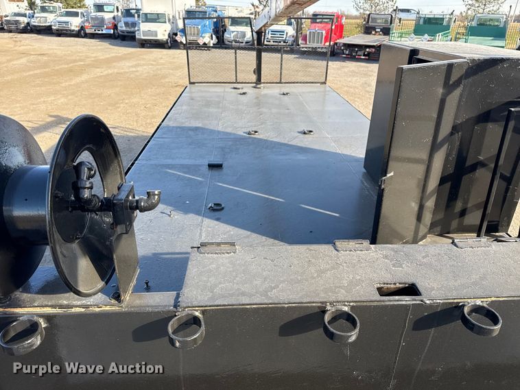 image for item EG1908 2003 Mack RD crane truck