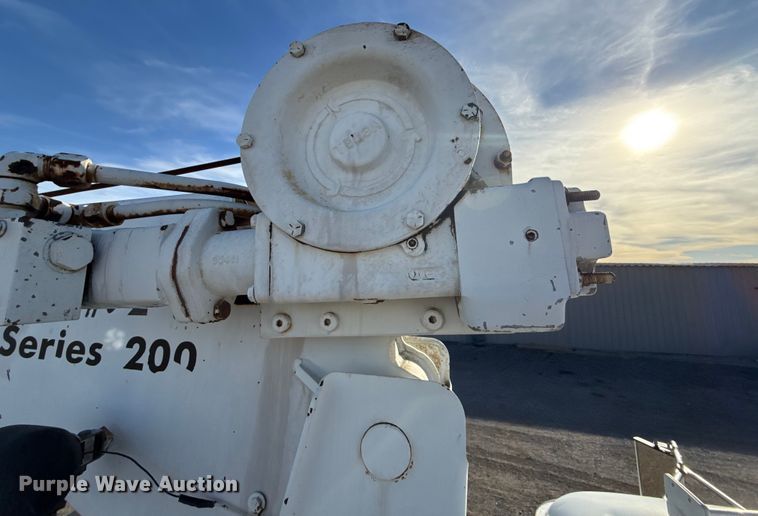 image for item EG1908 2003 Mack RD crane truck