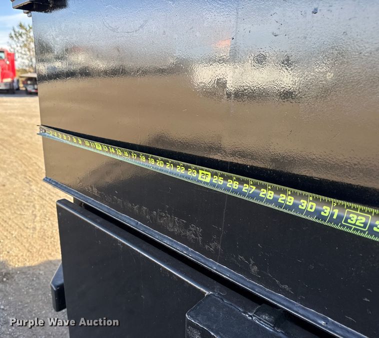 image for item EG1908 2003 Mack RD crane truck