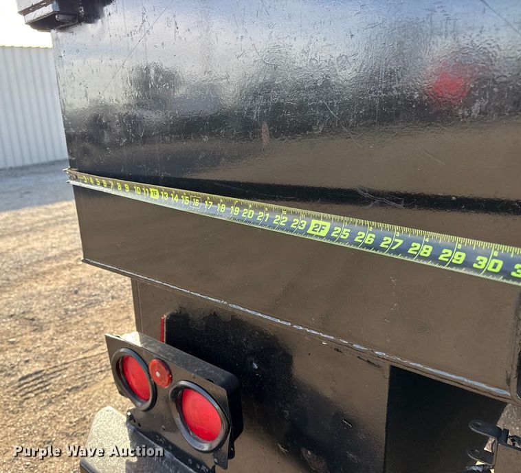 image for item EG1908 2003 Mack RD crane truck