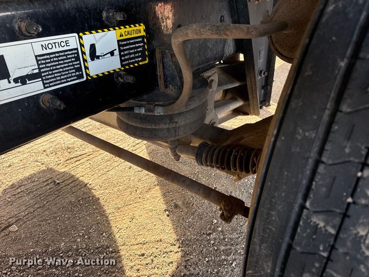 image for item EG1908 2003 Mack RD crane truck