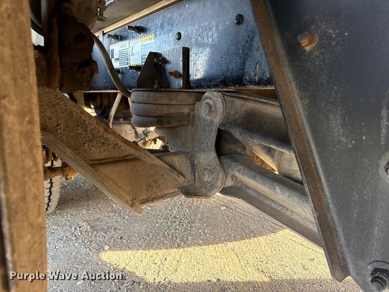 image for item EG1908 2003 Mack RD crane truck