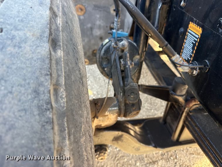 image for item EG1908 2003 Mack RD crane truck