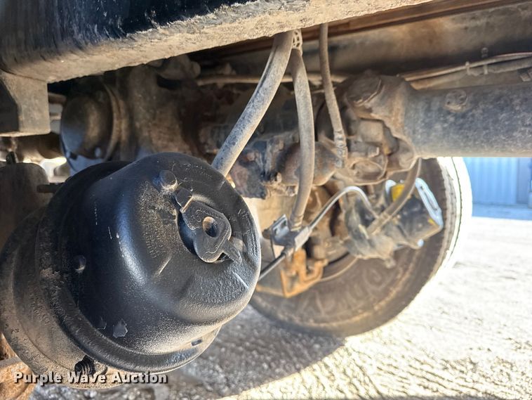 image for item EG1908 2003 Mack RD crane truck