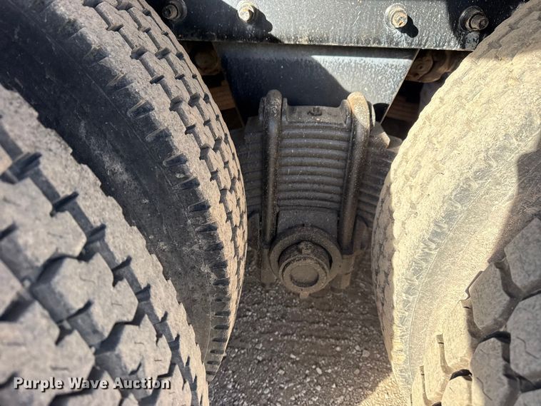 image for item EG1908 2003 Mack RD crane truck