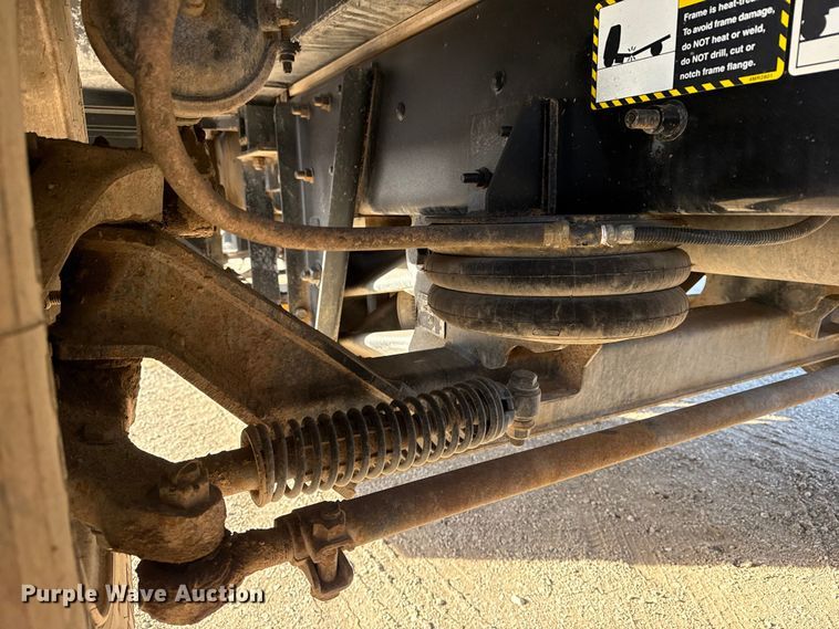 image for item EG1908 2003 Mack RD crane truck