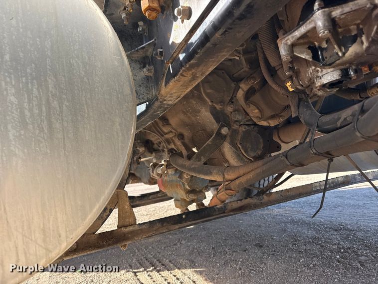 image for item EG1908 2003 Mack RD crane truck