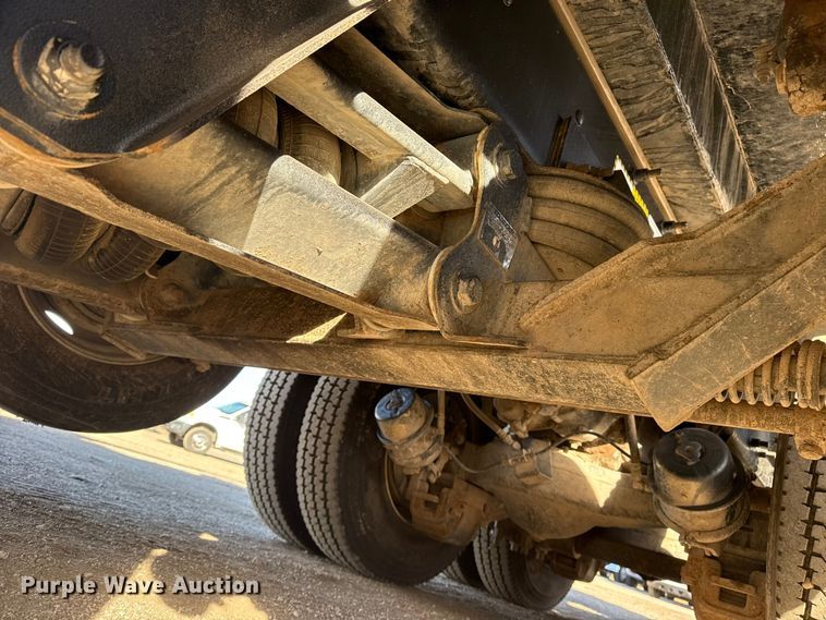 image for item EG1908 2003 Mack RD crane truck