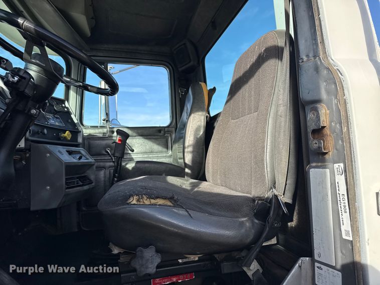 image for item EG1908 2003 Mack RD crane truck