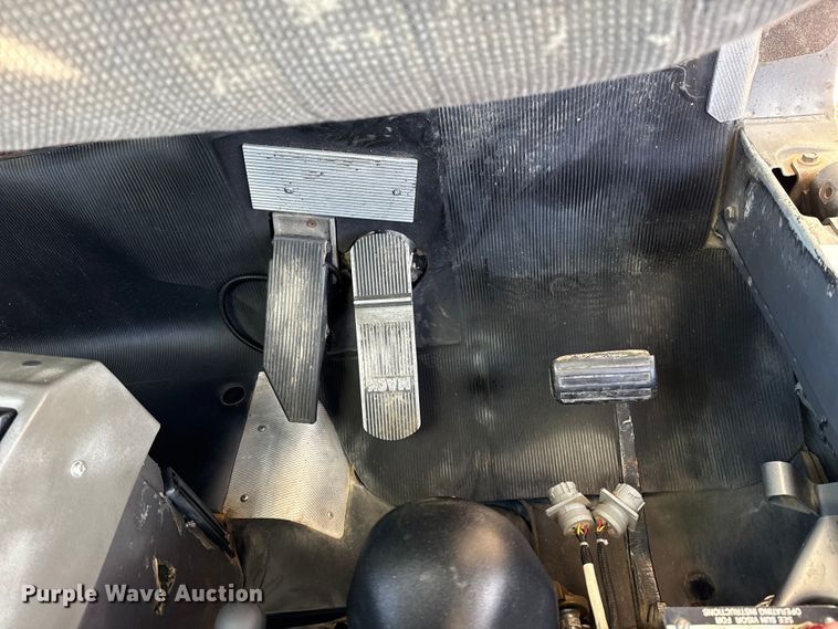 image for item EG1908 2003 Mack RD crane truck