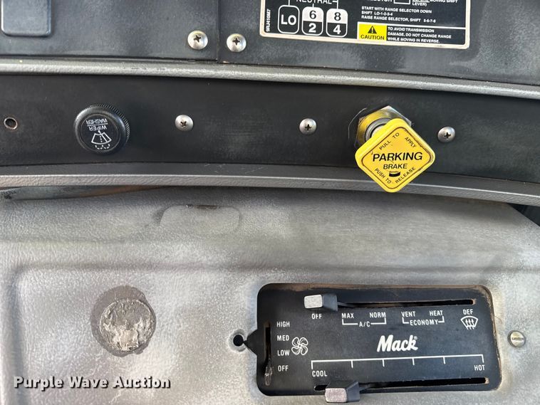 image for item EG1908 2003 Mack RD crane truck