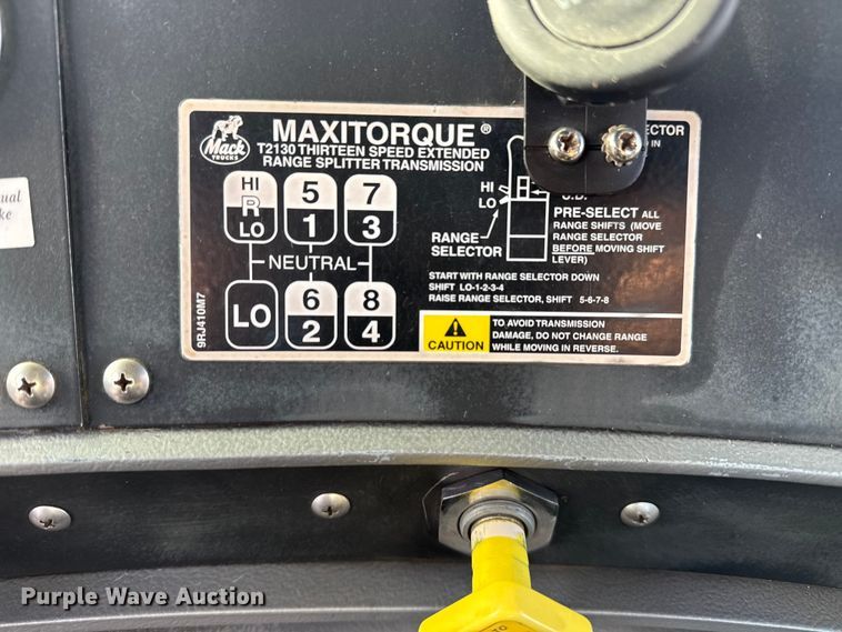 image for item EG1908 2003 Mack RD crane truck