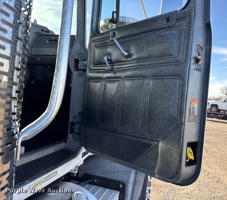 image for item EG1908 2003 Mack RD crane truck