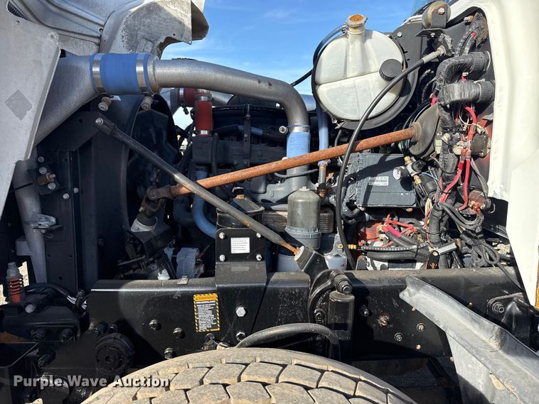 image for item EG1908 2003 Mack RD crane truck