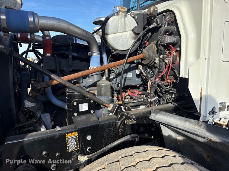 image for item EG1908 2003 Mack RD crane truck