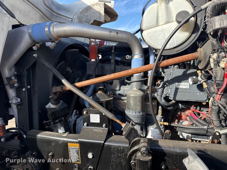 image for item EG1908 2003 Mack RD crane truck