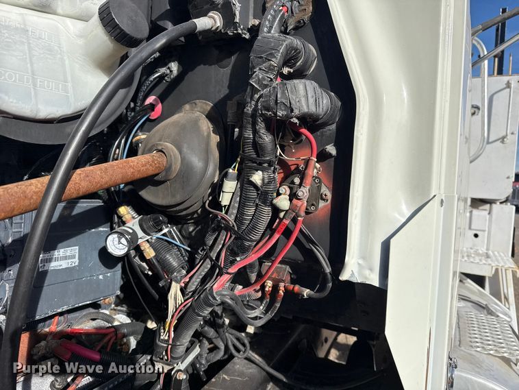 image for item EG1908 2003 Mack RD crane truck