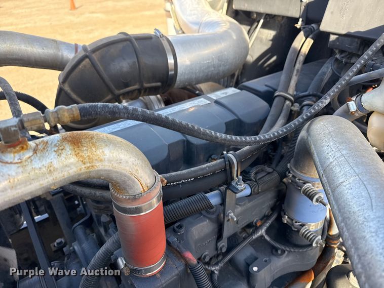 image for item EG1908 2003 Mack RD crane truck