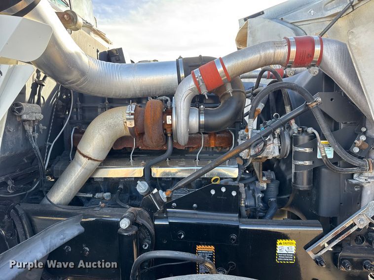 image for item EG1908 2003 Mack RD crane truck