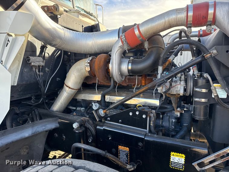 image for item EG1908 2003 Mack RD crane truck